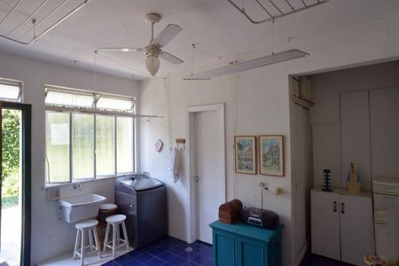 Casa à venda com 778m², 5 quartos e 6 vagas Casa à venda com 778m², 5 quartos e 6 vagasQuarto de Serviço