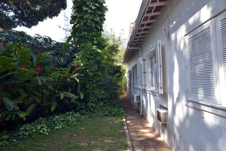 Casa à venda com 778m², 5 quartos e 6 vagas Casa à venda com 778m², 5 quartos e 6 vagasQuintal