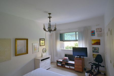 Casa à venda com 778m², 5 quartos e 6 vagas Casa à venda com 778m², 5 quartos e 6 vagasQuarto 4