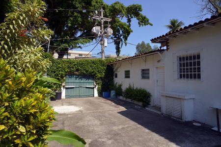 Casa à venda com 778m², 5 quartos e 6 vagas Casa à venda com 778m², 5 quartos e 6 vagasÁrea comum