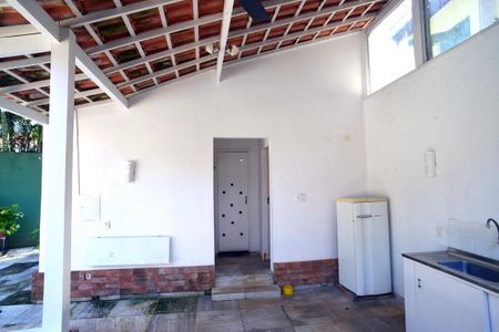 Casa à venda com 778m², 5 quartos e 6 vagas Casa à venda com 778m², 5 quartos e 6 vagasÁrea de Serviço