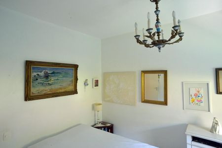 Casa à venda com 778m², 5 quartos e 6 vagas Casa à venda com 778m², 5 quartos e 6 vagasQuarto 4