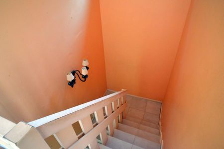 Casa à venda com 778m², 5 quartos e 6 vagas Casa à venda com 778m², 5 quartos e 6 vagasEscada