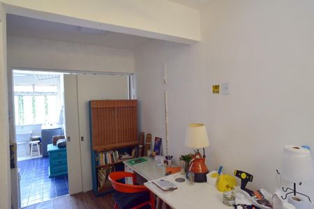 Casa à venda com 778m², 5 quartos e 6 vagas Casa à venda com 778m², 5 quartos e 6 vagasQuarto 1