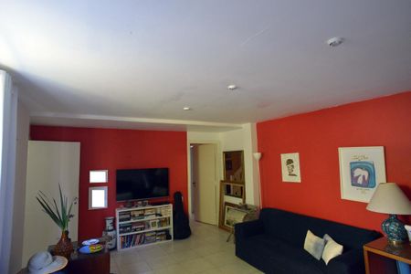 Casa à venda com 778m², 5 quartos e 6 vagas Casa à venda com 778m², 5 quartos e 6 vagasSala 1