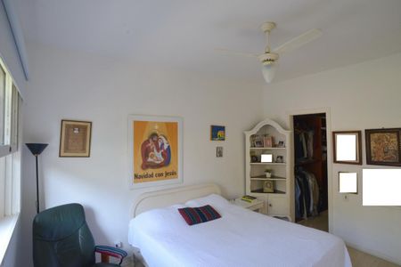 Casa à venda com 778m², 5 quartos e 6 vagas Casa à venda com 778m², 5 quartos e 6 vagasQuarto 5