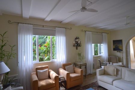 Casa à venda com 778m², 5 quartos e 6 vagas Casa à venda com 778m², 5 quartos e 6 vagasSala de TV