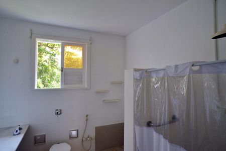 Casa à venda com 778m², 5 quartos e 6 vagas Casa à venda com 778m², 5 quartos e 6 vagasBanheiro de Serviço