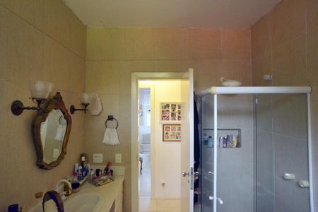 Casa à venda com 778m², 5 quartos e 6 vagas Casa à venda com 778m², 5 quartos e 6 vagasBanheiro da Suíte