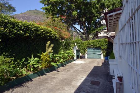 Casa à venda com 778m², 5 quartos e 6 vagas Casa à venda com 778m², 5 quartos e 6 vagasÁrea comum