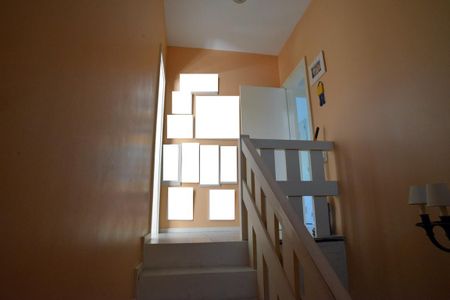 Casa à venda com 778m², 5 quartos e 6 vagas Casa à venda com 778m², 5 quartos e 6 vagasEscada