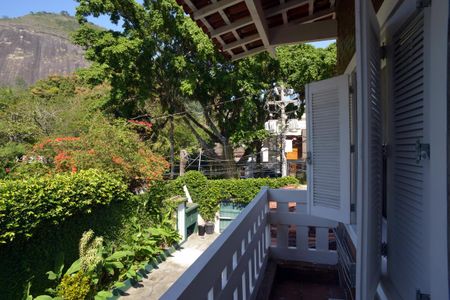 Casa à venda com 778m², 5 quartos e 6 vagas Casa à venda com 778m², 5 quartos e 6 vagasVaranda do Quarto 5