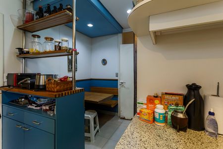 Apartamento à venda com 200m², 4 quartos e 2 vagas Apartamento à venda com 200m², 4 quartos e 2 vagasCozinha