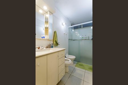 Apartamento à venda com 200m², 4 quartos e 2 vagas Apartamento à venda com 200m², 4 quartos e 2 vagasBanheiro Social