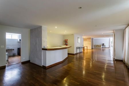 Apartamento à venda com 200m², 4 quartos e 2 vagas Apartamento à venda com 200m², 4 quartos e 2 vagasÁrea comum - Salão de festas