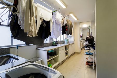 Apartamento à venda com 200m², 4 quartos e 2 vagas Apartamento à venda com 200m², 4 quartos e 2 vagasÁrea de Serviço