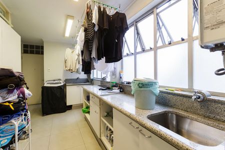 Apartamento à venda com 200m², 4 quartos e 2 vagas Apartamento à venda com 200m², 4 quartos e 2 vagasÁrea de Serviço