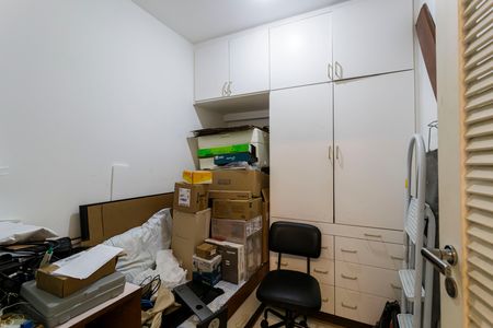 Apartamento à venda com 200m², 4 quartos e 2 vagas Apartamento à venda com 200m², 4 quartos e 2 vagasQuarto de Serviço