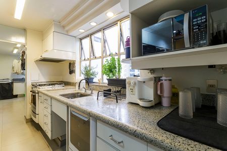 Apartamento à venda com 200m², 4 quartos e 2 vagas Apartamento à venda com 200m², 4 quartos e 2 vagasCozinha