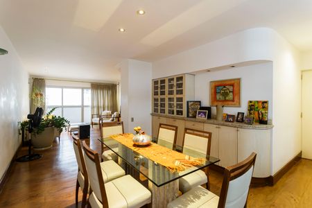 Apartamento à venda com 200m², 4 quartos e 2 vagas Apartamento à venda com 200m², 4 quartos e 2 vagasSala