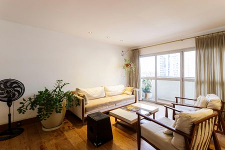 Apartamento à venda com 200m², 4 quartos e 2 vagas Apartamento à venda com 200m², 4 quartos e 2 vagasSala