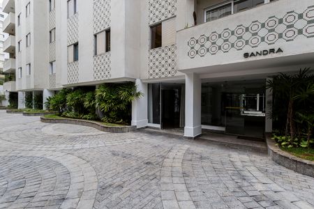 Apartamento à venda com 200m², 4 quartos e 2 vagas Apartamento à venda com 200m², 4 quartos e 2 vagasFachada