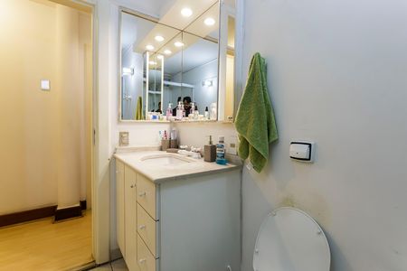 Apartamento à venda com 200m², 4 quartos e 2 vagas Apartamento à venda com 200m², 4 quartos e 2 vagasBanheiro Social