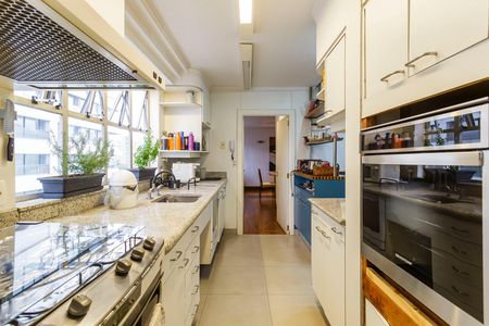 Apartamento à venda com 200m², 4 quartos e 2 vagas Apartamento à venda com 200m², 4 quartos e 2 vagasCozinha