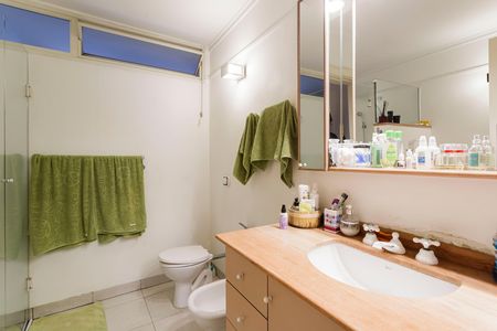 Apartamento à venda com 200m², 4 quartos e 2 vagas Apartamento à venda com 200m², 4 quartos e 2 vagasBanheiro da Suíte