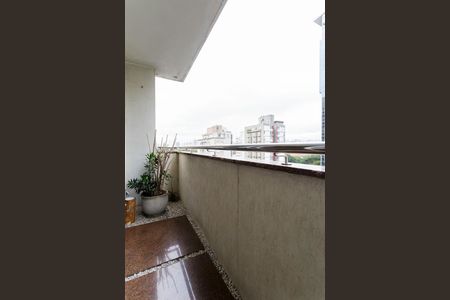 Apartamento à venda com 200m², 4 quartos e 2 vagas Apartamento à venda com 200m², 4 quartos e 2 vagasVaranda