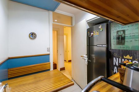 Apartamento à venda com 200m², 4 quartos e 2 vagas Apartamento à venda com 200m², 4 quartos e 2 vagasCozinha