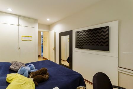 Apartamento à venda com 200m², 4 quartos e 2 vagas Apartamento à venda com 200m², 4 quartos e 2 vagasQuarto 2