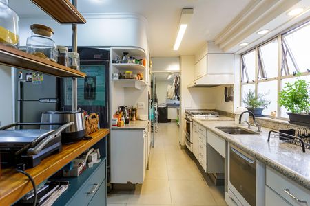 Apartamento à venda com 200m², 4 quartos e 2 vagas Apartamento à venda com 200m², 4 quartos e 2 vagasCozinha