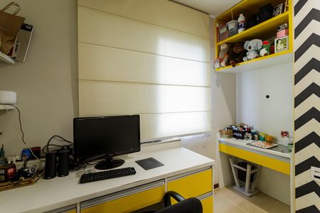 Apartamento à venda com 200m², 4 quartos e 2 vagas Apartamento à venda com 200m², 4 quartos e 2 vagasQuarto 2