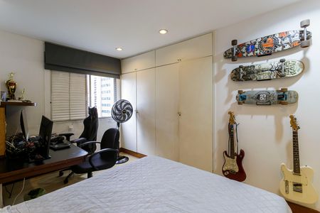 Apartamento à venda com 200m², 4 quartos e 2 vagas Apartamento à venda com 200m², 4 quartos e 2 vagasQuarto 3