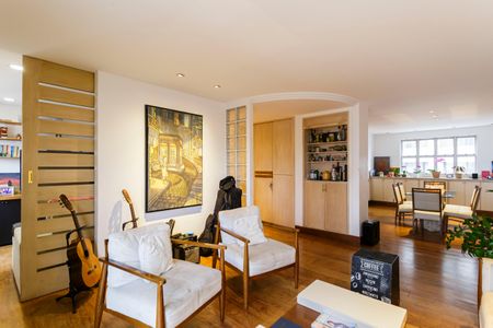 Apartamento à venda com 200m², 4 quartos e 2 vagas Apartamento à venda com 200m², 4 quartos e 2 vagasSala