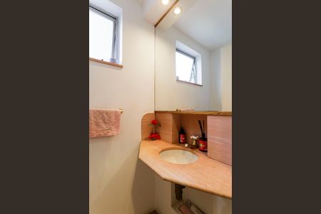 Apartamento à venda com 200m², 4 quartos e 2 vagas Apartamento à venda com 200m², 4 quartos e 2 vagasLavabo