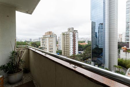 Apartamento à venda com 200m², 4 quartos e 2 vagas Apartamento à venda com 200m², 4 quartos e 2 vagasVaranda