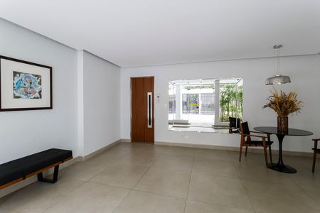 Apartamento à venda com 200m², 4 quartos e 2 vagas Apartamento à venda com 200m², 4 quartos e 2 vagasHall social