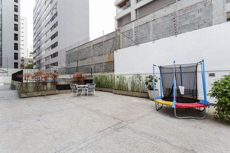 Apartamento à venda com 200m², 4 quartos e 2 vagas Apartamento à venda com 200m², 4 quartos e 2 vagasÁrea comum - Playground