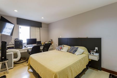 Apartamento à venda com 200m², 4 quartos e 2 vagas Apartamento à venda com 200m², 4 quartos e 2 vagasQuarto Suíte