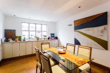 Apartamento à venda com 200m², 4 quartos e 2 vagas Apartamento à venda com 200m², 4 quartos e 2 vagasSala