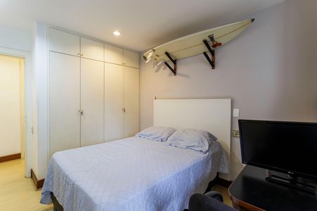 Apartamento à venda com 200m², 4 quartos e 2 vagas Apartamento à venda com 200m², 4 quartos e 2 vagasQuarto 3