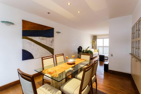 Apartamento à venda com 200m², 4 quartos e 2 vagas Apartamento à venda com 200m², 4 quartos e 2 vagasSala