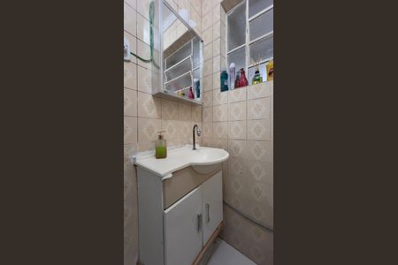 Casa à venda com 170m², 3 quartos e 2 vagasBanheiro