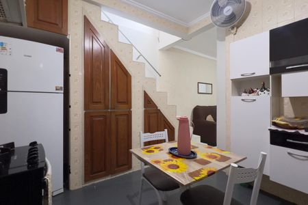 Casa à venda com 170m², 3 quartos e 2 vagasCozinha