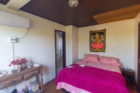 Casa à venda com 243m², 4 quartos e 3 vagas Suíte