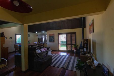 Casa à venda com 243m², 4 quartos e 3 vagasSala