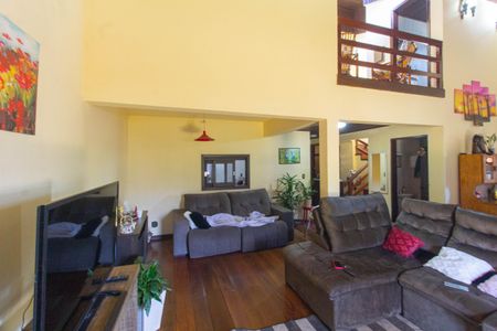 Casa à venda com 243m², 4 quartos e 3 vagasSala