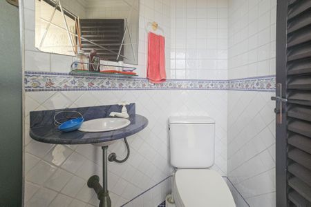 Apartamento para alugar com 240m², 3 quartos e 2 vagas Apartamento para alugar com 240m², 3 quartos e 2 vagasBanheiro de Serviço